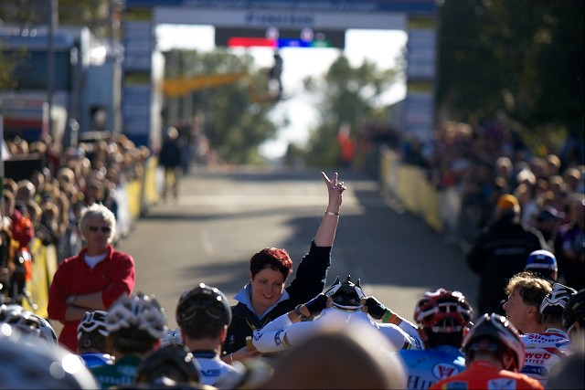 Hlavn rozhod Miriam Van Es chybn odstartovala zvod svtovho pohru v cyklokrosu v Plzni