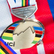 �e�t� bike�i se vrac� dom� obt�k�ni �esti medailemi