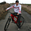 Kamil Tatarkovi� p�esedlal na Commencal