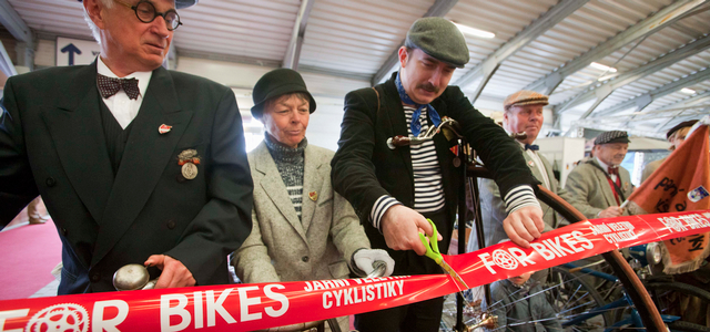 For Bikes 2013: Co ns na jae ek?