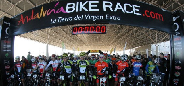 panlsk etapov zvod Andaluca Bike Race 2014 byl dnes odstartovn, dvojice Kristin Hynek a Robert Mennen skonila ve spurtu tet...