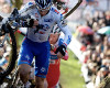  Aktivn� Francis Mourey, za n�m Klaas Vantournout