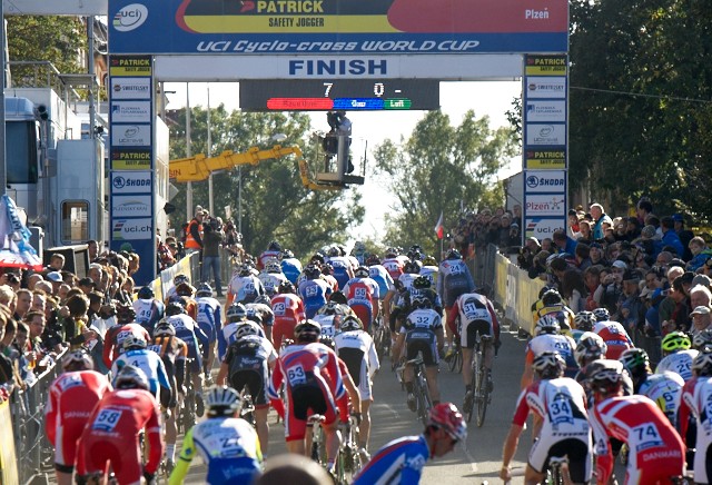 Start světového poháru v cyklokrosu v Plzni 2011