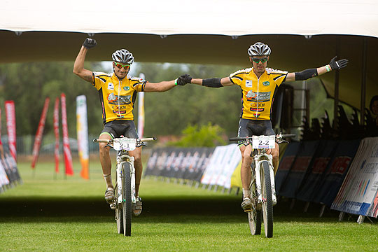 Vítězové Cape Pioneer Trek 2011 Kevin Evans a David George