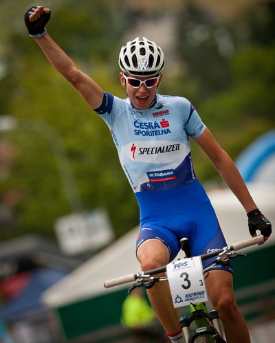 Filip Kubín vítězí na MČR horských kol 2012 v závodě štafet