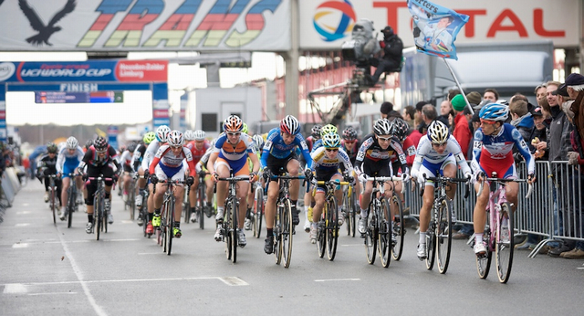 Světový pohár v cyklokrosu, Zolder 2012: start ženského závodu