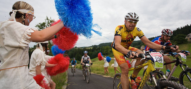 Apache Jest�eb� hory - Na nov�ch trat�ch a� do Polska