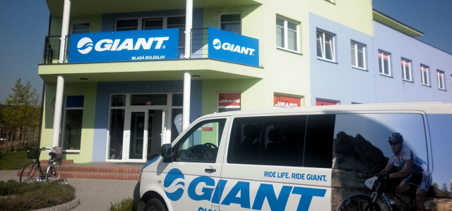 V�era otev�el prvn� Giant Store v �esku