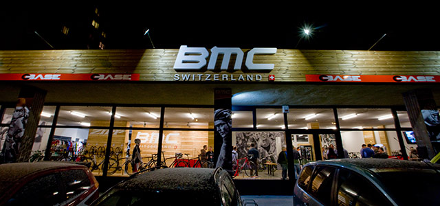 Pavel Padrnos spolu s dovozcem vcarskho BMC oteveli v Brn prvn znakovou prodejnu BMC v echch...