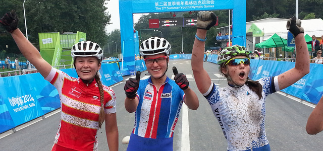 Barbora Průdková a Jan Rajchart vyhráli úvodní závod na Olympijských hrách mládeže v čínském Nanjing....
