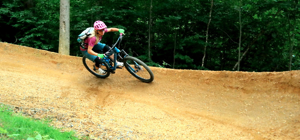 Jestli na kole teprve na��n�te a hled�te vhodnou bikovou destinaci, m��e v�s zaj�mat pr�v� n�meck� m�ste�ko Sch�neck vzd�len� pouh�ch 15 minut od �esk�ch Kraslic...