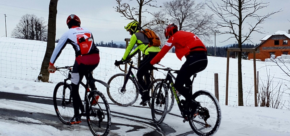 Reprezentanti si v Čeladné užívají zimy: jezdí na kole, běžkách i skialpech