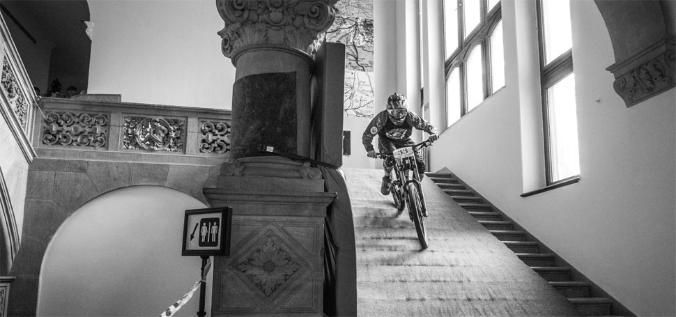 Zajímavá akce v netradičním prostředí se odehrála na sklonku března v libereckém muzeu, kde se proháněli bikeři...