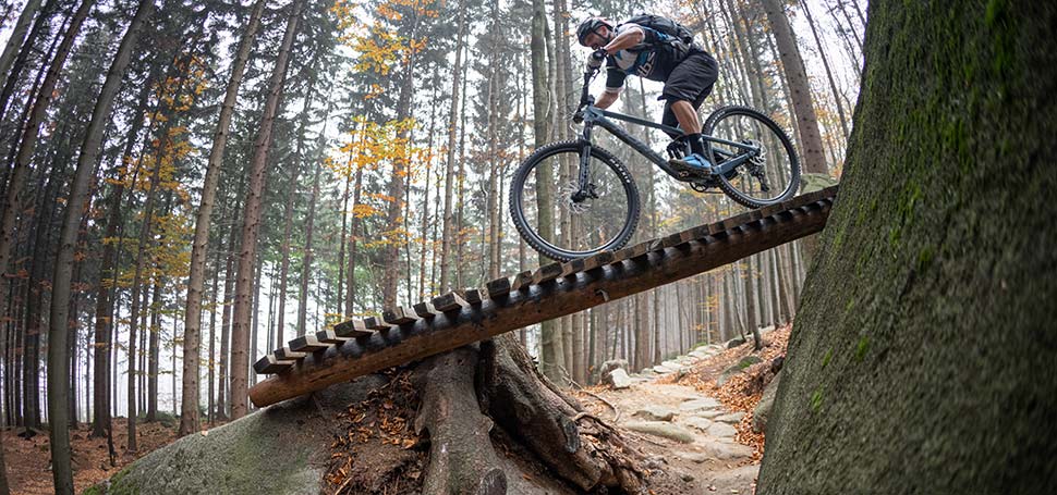 Obrazov pedstaven tto karbonov enduro novinky od kanadsk znaky Norco...