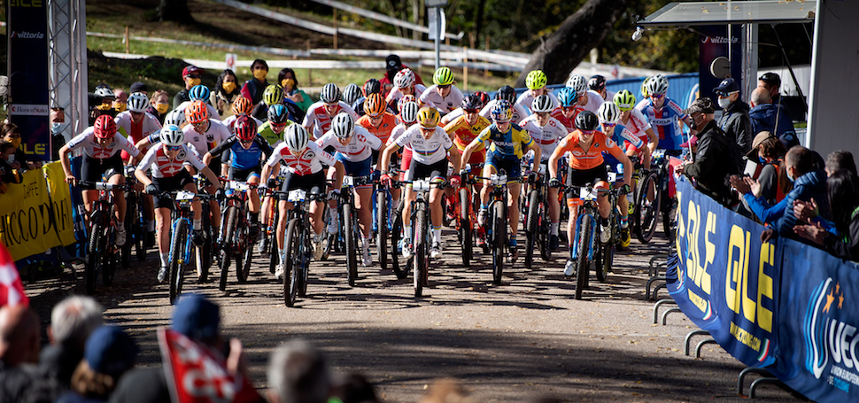 Kontinentální šampionát XCO ve švýcarském středisku Monte Tamaro dnes pokračoval závody mužů U23 a elitních kategorií. Z českých bikerů byla nejvýš Čábelická. 