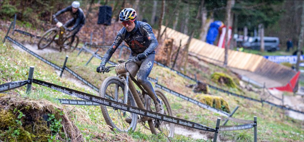 Úvodní tréninky mají za sebou bikeři na prvním závodě Světového poháru XCO 2021 v německém Albstadtu...