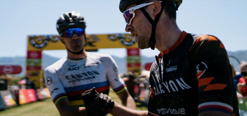 Druhá etapa Cape Epic označená jako "Queen Stage" opět posunula českého bikera s mistrem světa na stupních vítězů... 