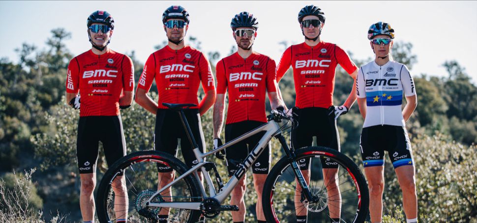 Švýcarský výrobce BMC se vrací k projektu továrního týmu. Absalonův celek se tak nově jmenuje BMC MTB Racing...