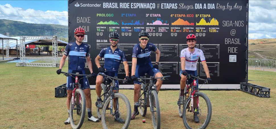 Dnes zahájili pětidenní závod Brasil Ride Espinhaco členové týmu Česká spořitelna Accolade, obě dvojice se dostaly na stupně vítězů...