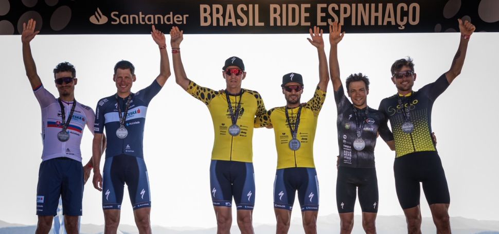 Po královské etapě Brasil Ride Espinhaco 2022 se Jaroslav Kulhavý s Markem Rauchfussem vyhoupli do průběžného vedení závodu...