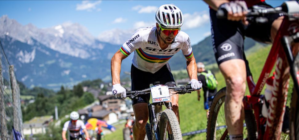 Čtvrtý díl SP horských kol v rakouském Leogangu vyvrcholil starty elitních kategorií: Lecomte je zpět a s Flückigerem po XCC vyhráli i XCO...