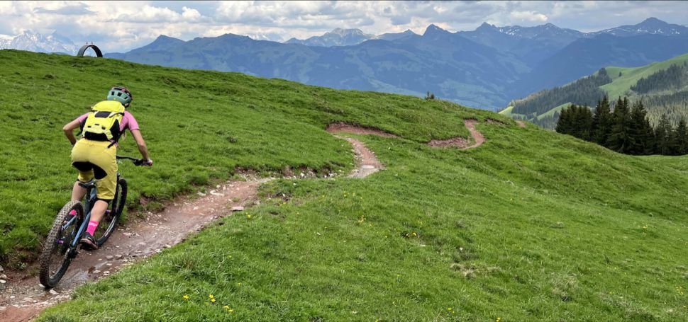 Biketour 2023: Kitzbühel – Hanenkamm na kole? Přímo po trailu!