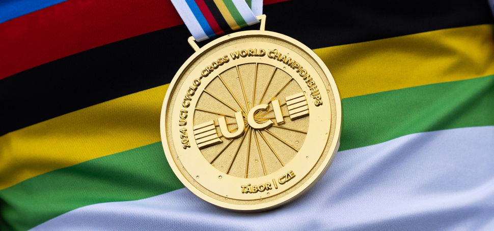 Fotogalerie: Mistrovství světa v cyklokrosu Tábor 2024 - štafety