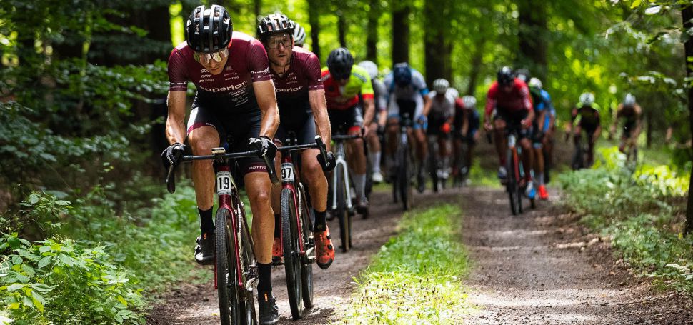 Ambicemi nabit dvojice na domc gravel ampiont si v Hlinsku vybrala smoln den mrou vrchovatou. Pro Superior to byla ern sobota...