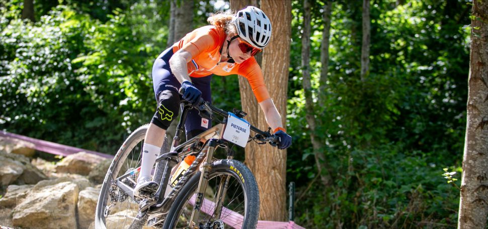 Dvaadvacetilet Puck Pieterse vstebv zklamn z olympijskch her, kde vinou defektu pila o medaili. Svou formu chce prodat na ensk Tour de France...