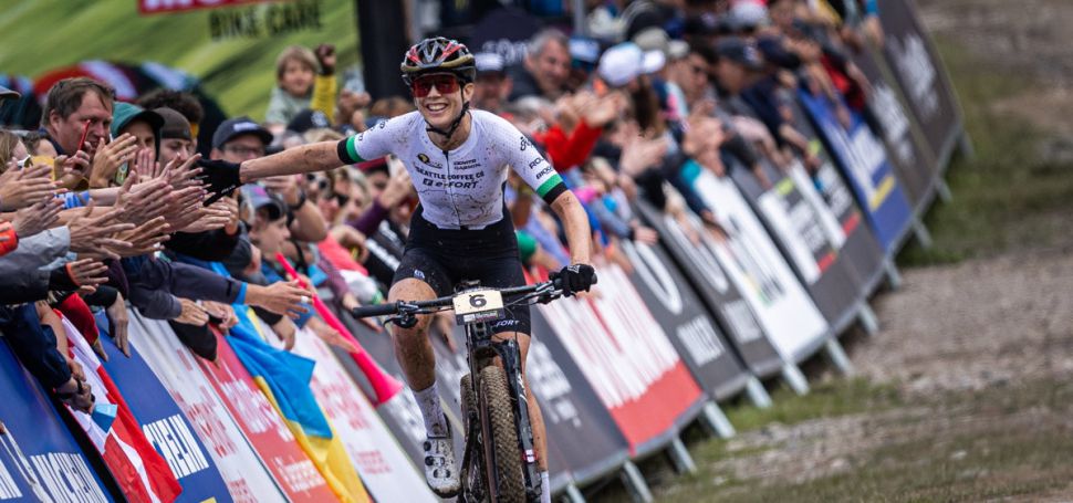 Vjimen bikerka z loklnho jihoafrickho tmu zakonila svou famzn sezonu na 2. mst UCI ebku. Stane se klenotem pestupovho trhu?