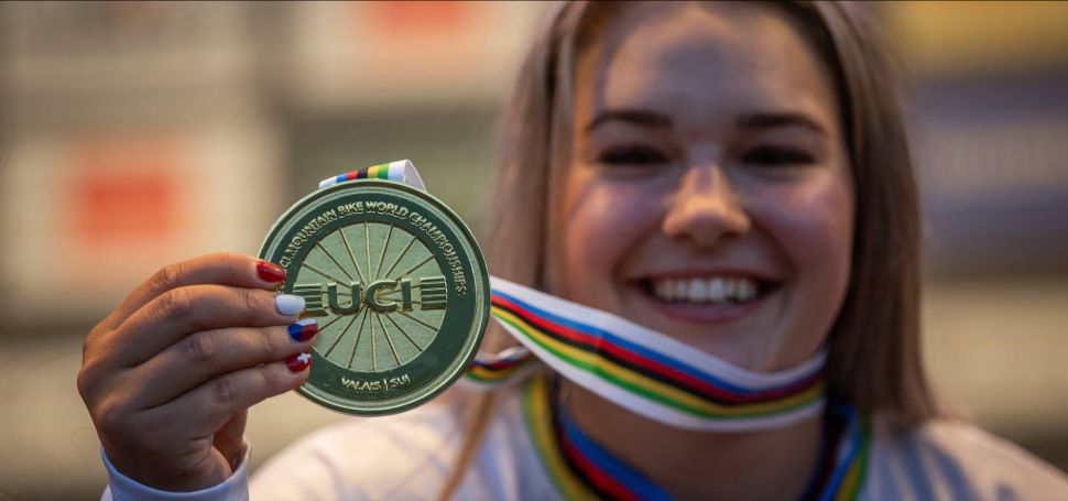 Dvacetilet Sabina Korkov obhjila duhov dres v pumptracku