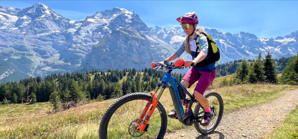 Biketour 2025: Schilthorn  z nejkrsnjho dol svta na nejstrmj lanovku svta