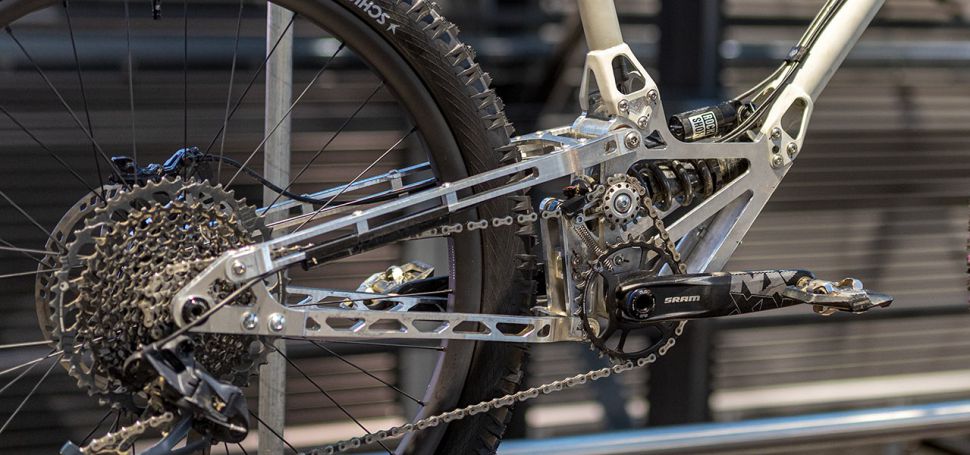 Prvnv poad z obrazovch fotogaleri z letonho festivalu hand-made vrobc Bespoked m hlavn tma biky a ve bez beran...