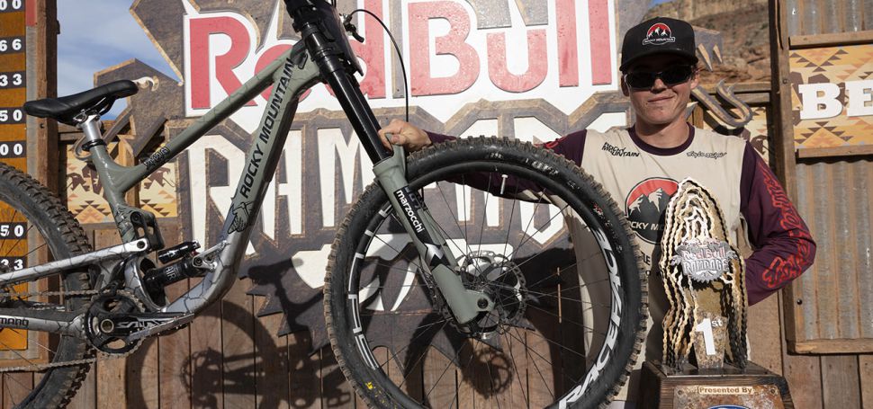 Pedstavujeme bike letonho pekvapivho vtze freerideovho zvodu Red Bull Rampage Haydena Zablotneho...