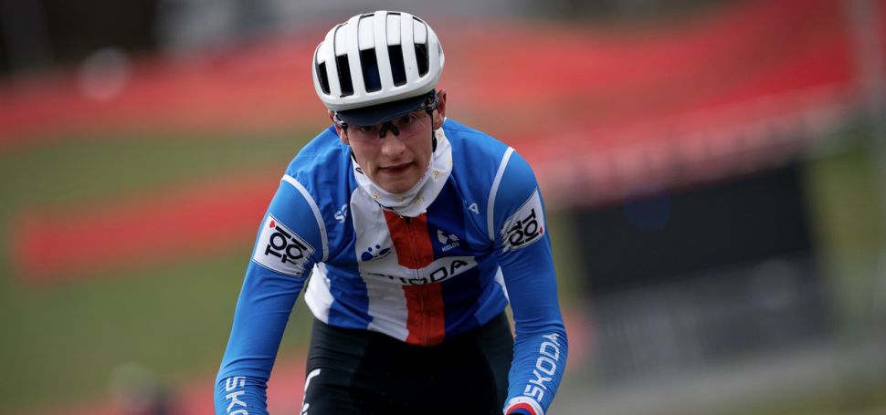 Mrz a uklouzan zatky: ei u testovali tra ped Svtovm pohrem v Tboe