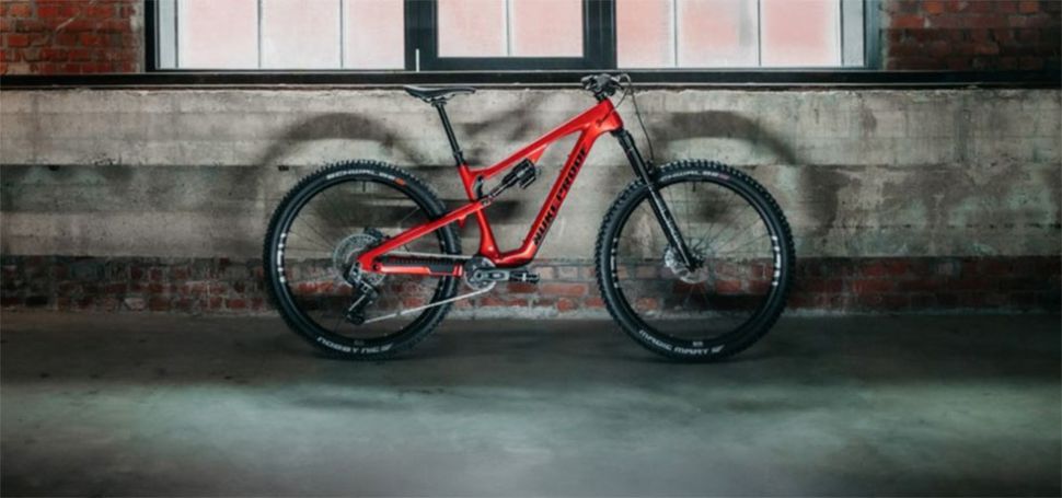 Nukeproof rozjíždí novou éru trailbikem Reactor 