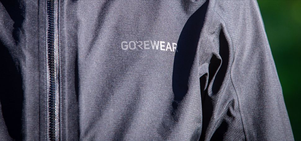 Pokud pravideln vyrte na kole i v tom nejvtm marastu a chcete zstat v suchu a v teple, bunda Gore Lupra 2.0 je dobrou volbou...
