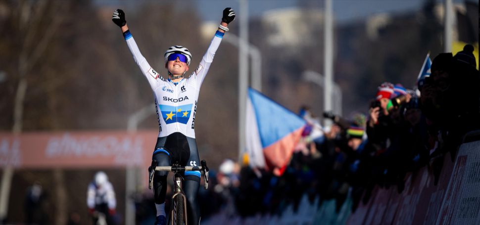 Barbora Bukovsk rozehla mraziv Tbor! esko po pti letech slav zlato na domcm SP 