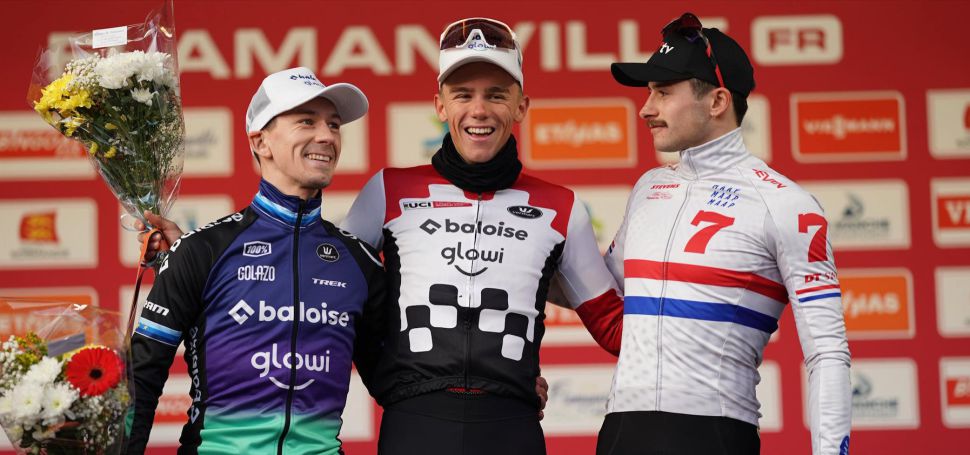 Po Tboe se SP cyklokrosa pesunul do Francouzskho Flamanville, kde Thibau Nys opt ukzal svou slu. Juniorka Lucie Grohov dojela tet...