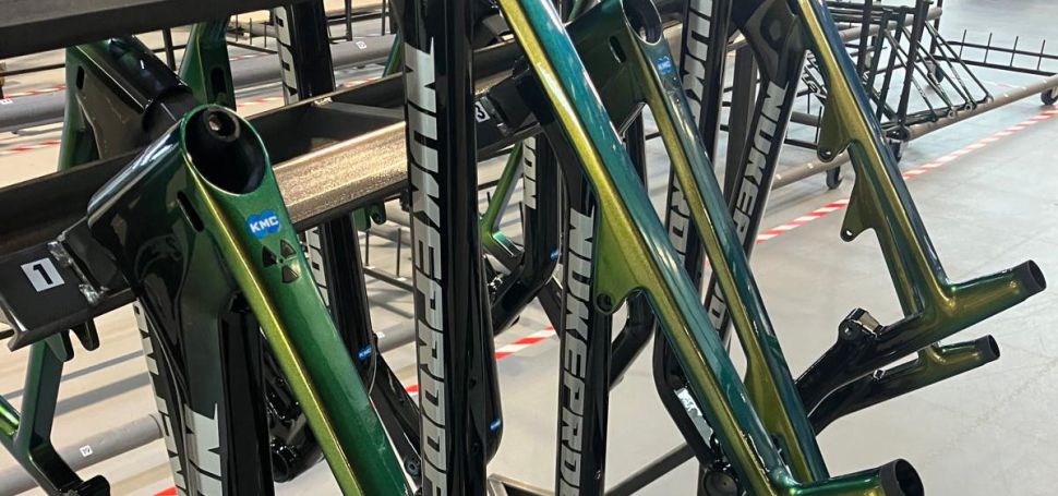 T�m Barta Brentjense vstupuje do nov� �ry. KMC z�st�v�, p�ich�z� Nukeproof