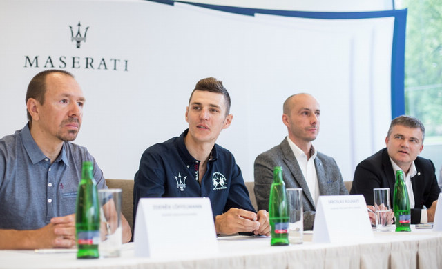 Jaroslav Kulhav na tiskov konferenci ve spolenosti Scuderia Praha