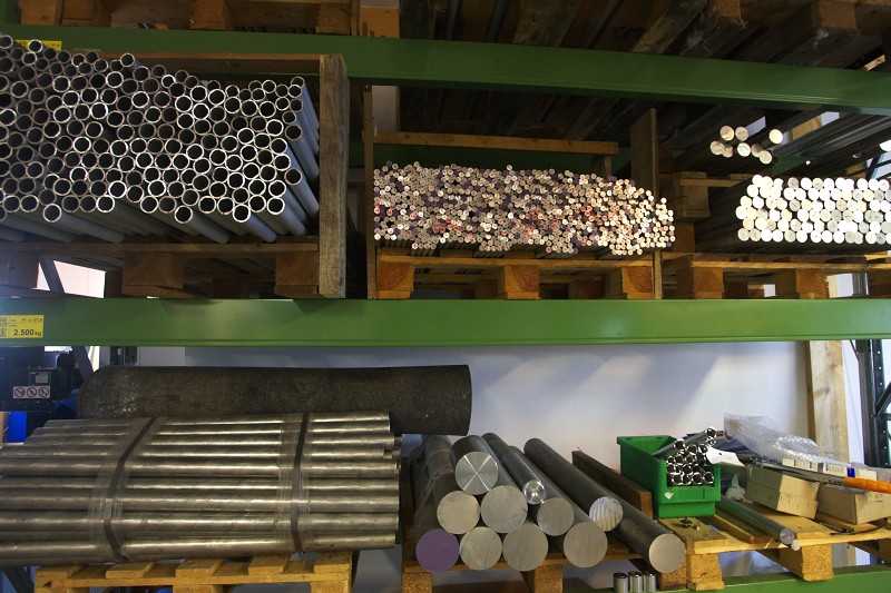 Tune factory - sklad surovho materilu