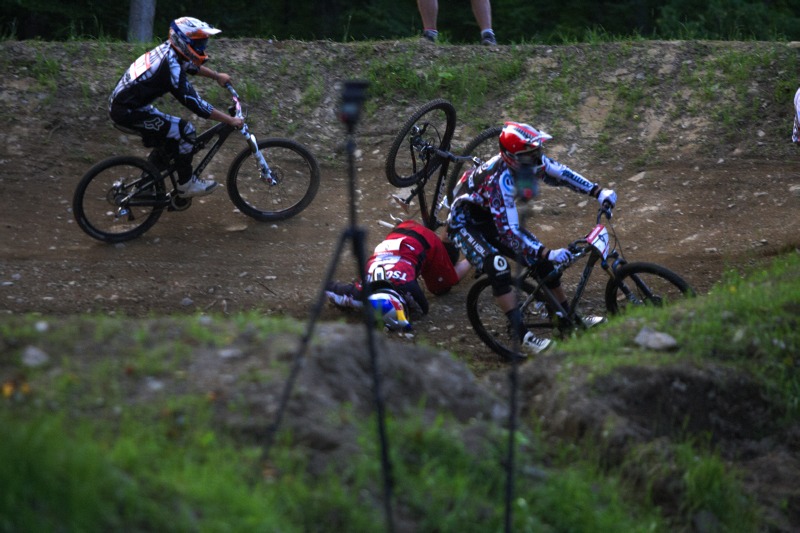 Nissan UCI MTB World Cup 4X/DH #7 - Bromont 1.8. 2009 - Guido Tschugg prv lb kanadskou pdu, Dan Atherton opt u toho, mon u by si jeho "prasrniek" mohli rozhod vimnout