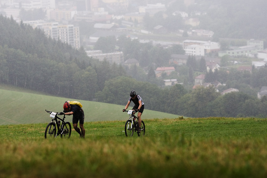 Bikechallenge 2009 - pohled na Nchod, odkud se stoupalo vzhru k pevnosti Dobroov