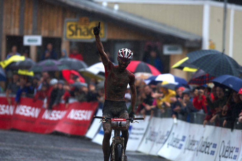 Nissan UCI MTB World Cup XCO #6 - Bromont /KAN/ 2.8. 2009 - Geoff Kabush a jeho prvn pohrov triumf