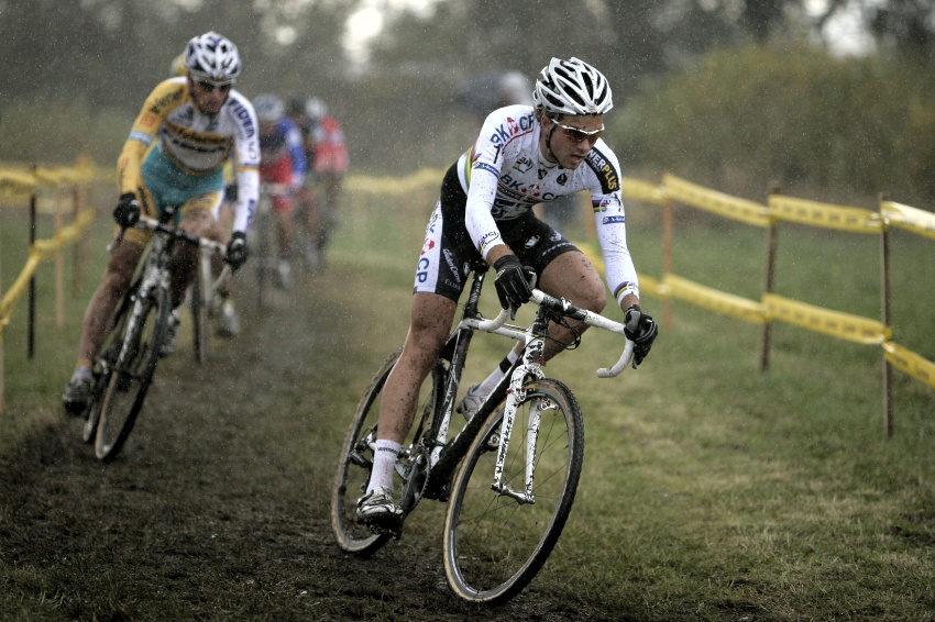 Svtov pohr v cyklokrosu #2, Plze 18.10.2009 - Niels Albert se musel propracovvat ze zadnch pozic