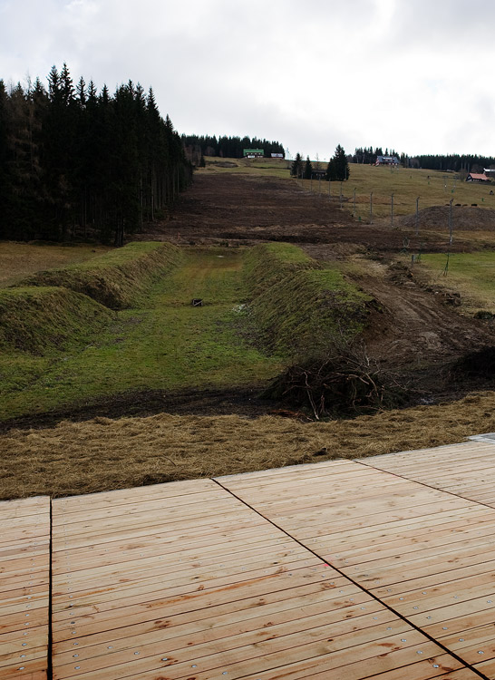 Pec pod Snkou 2009 - slavnostn oteven - tady na jae vyroste nov fourcrossov tra