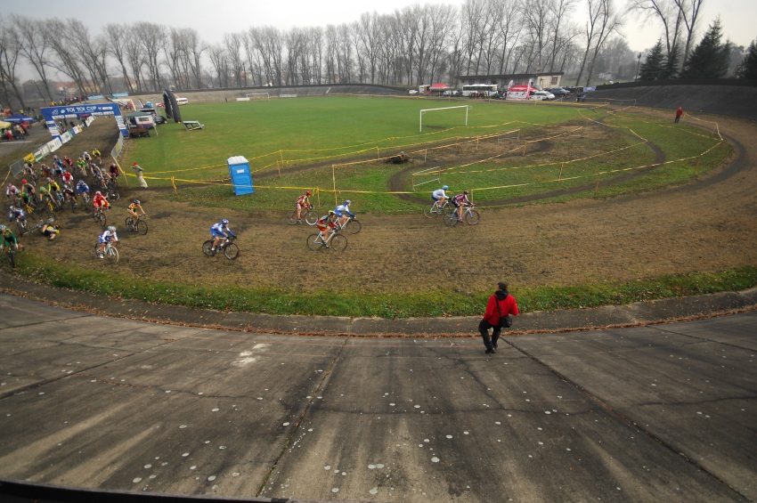 Toi Toi Cup #7, 21.10.2009 Louny: start a cl na bvalm velodromu