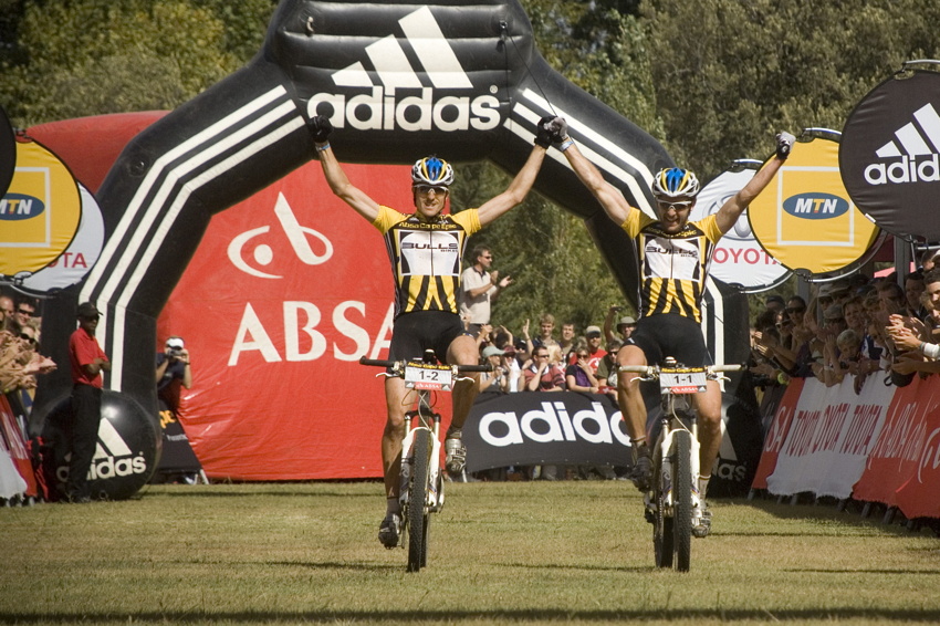 ABSA Cape Epic 2010 - 8. etapa: Stefan Sahm a Karl Platt obhajuj losk vtzstv