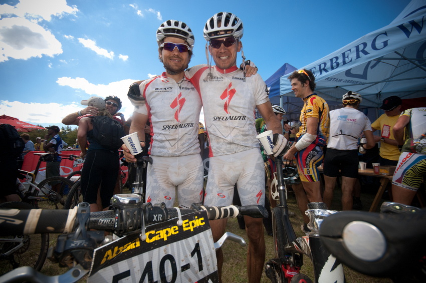 ABSA Cape Epic 2010 - 8. etapa: Radek Zelenka a Stanislav Derfl v cli